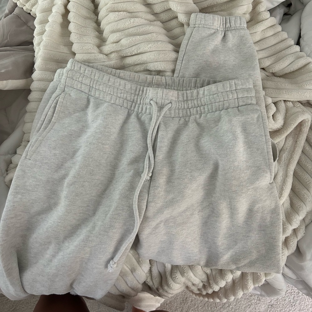 Aritzia TNA Perfect Fleece Sweatpants